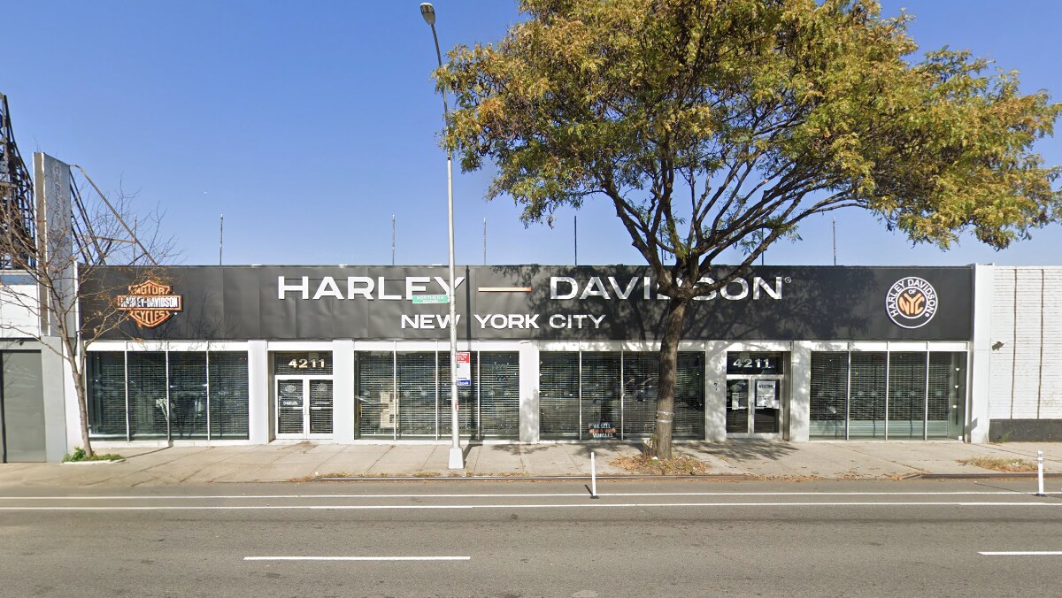 4211 Northern Blvd, Long Island City, NY to rent Building Photo- Image 1 of 2