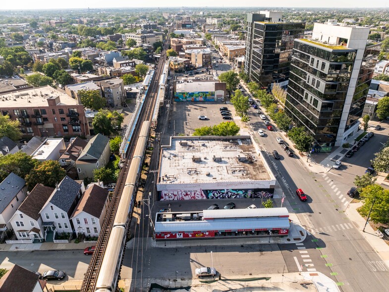 2252 N Milwaukee Ave, Chicago, IL for sale - Building Photo - Image 2 of 4