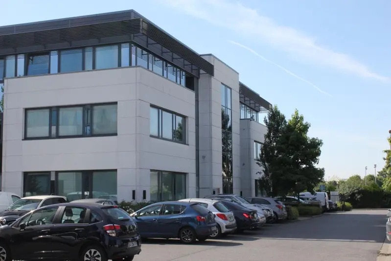 Office in Les Ulis to rent Building Photo- Image 1 of 11