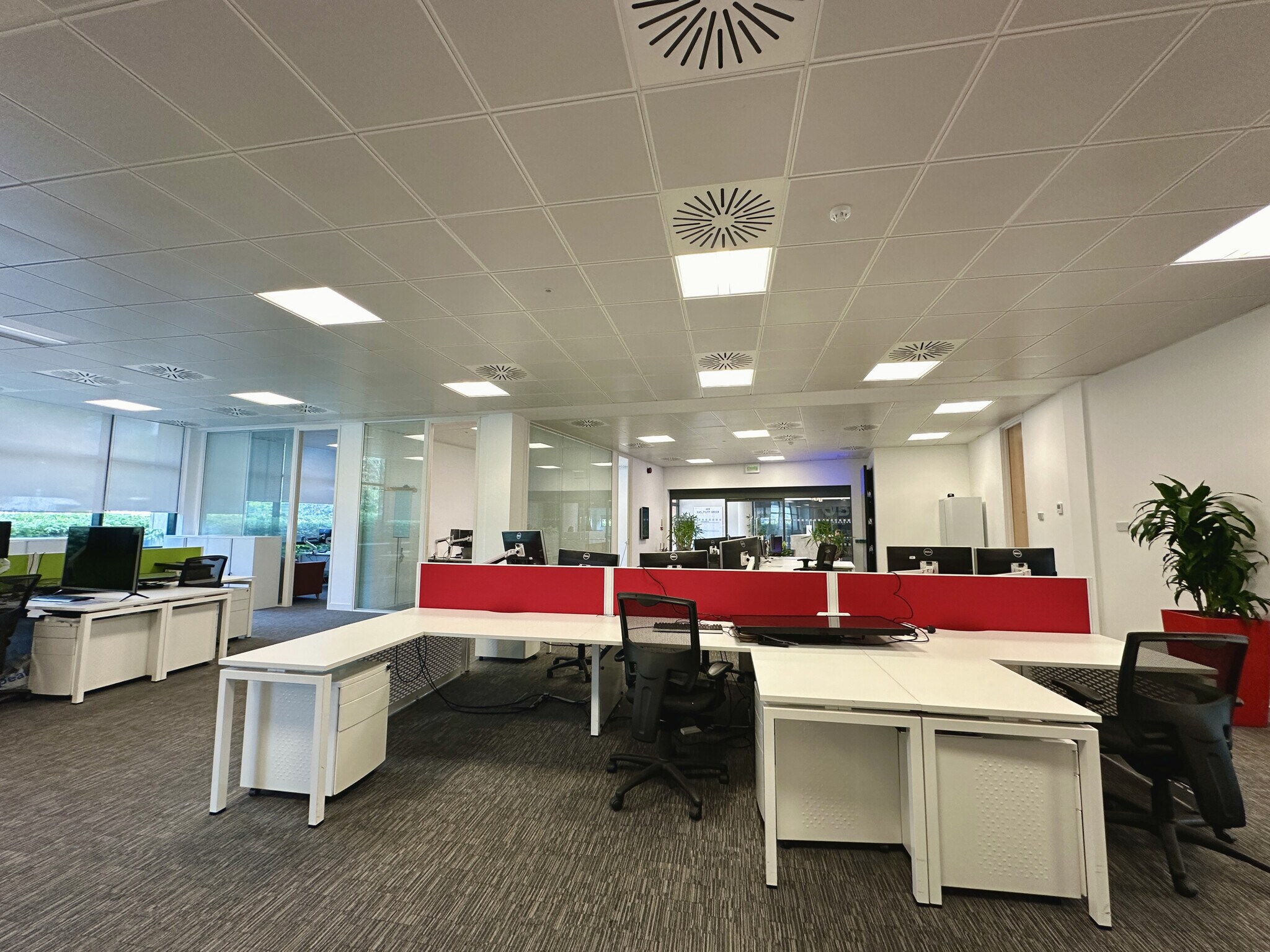 400 Capability Green, Luton to rent Interior Photo- Image 1 of 4