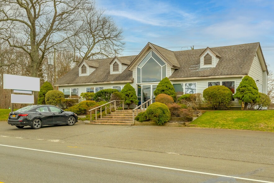 8700 Main Rd, Mattituck, NY for sale - Building Photo - Image 1 of 1