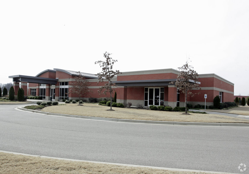 99 Market Center Dr, Collierville, TN for rent - Building Photo - Image 2 of 3