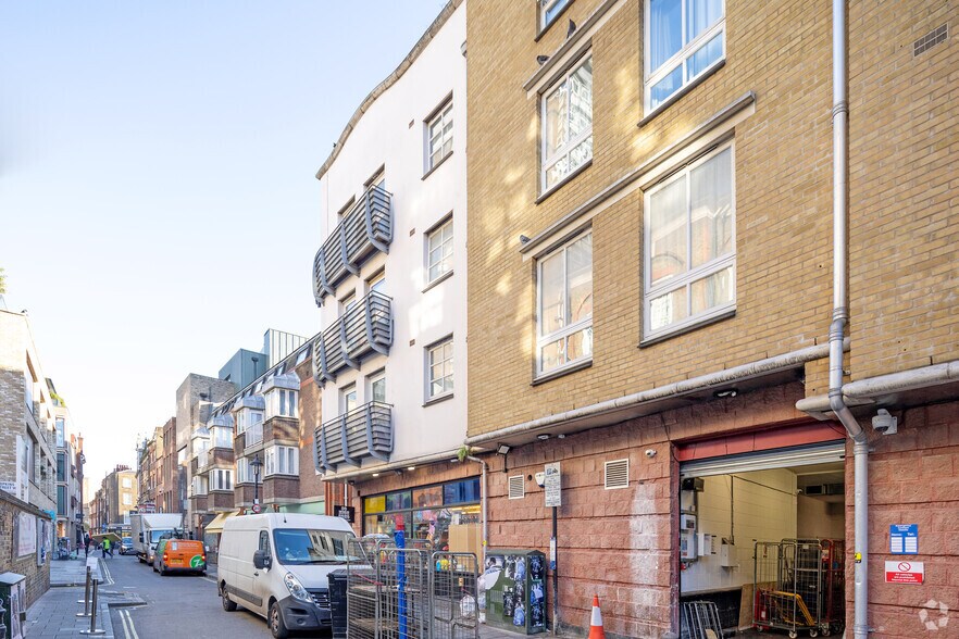 22 Peter St, London to rent - Building Photo - Image 3 of 3
