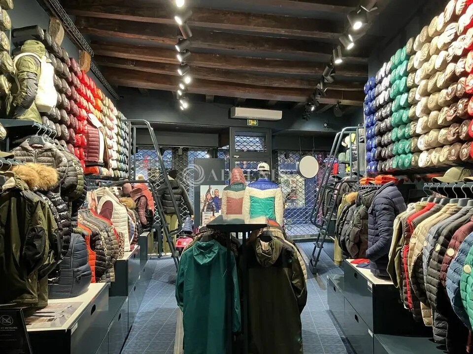 Retail in Bourges for sale Interior Photo- Image 1 of 4