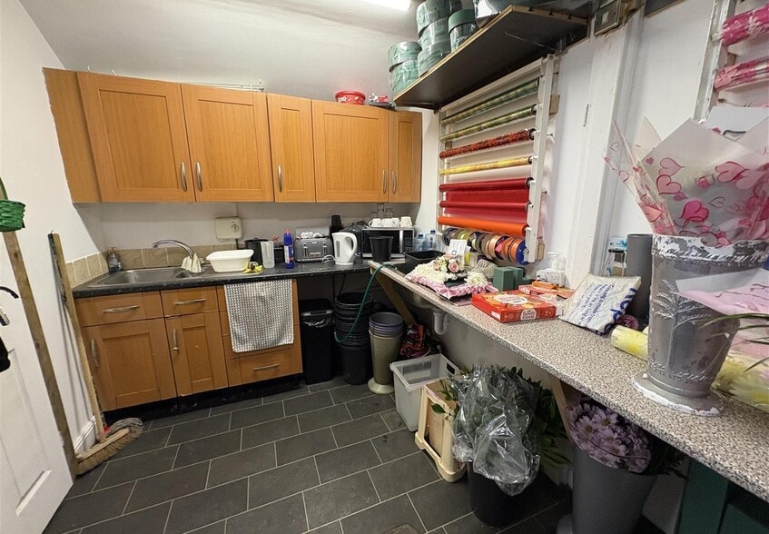93 Newbury Ln, Oldbury to rent - Interior Photo - Image 3 of 6