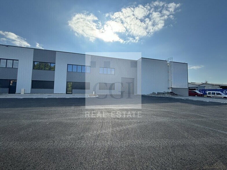 Light Industrial in OULLINS-PIERRE-BÉNITE for sale - Building Photo - Image 2 of 17