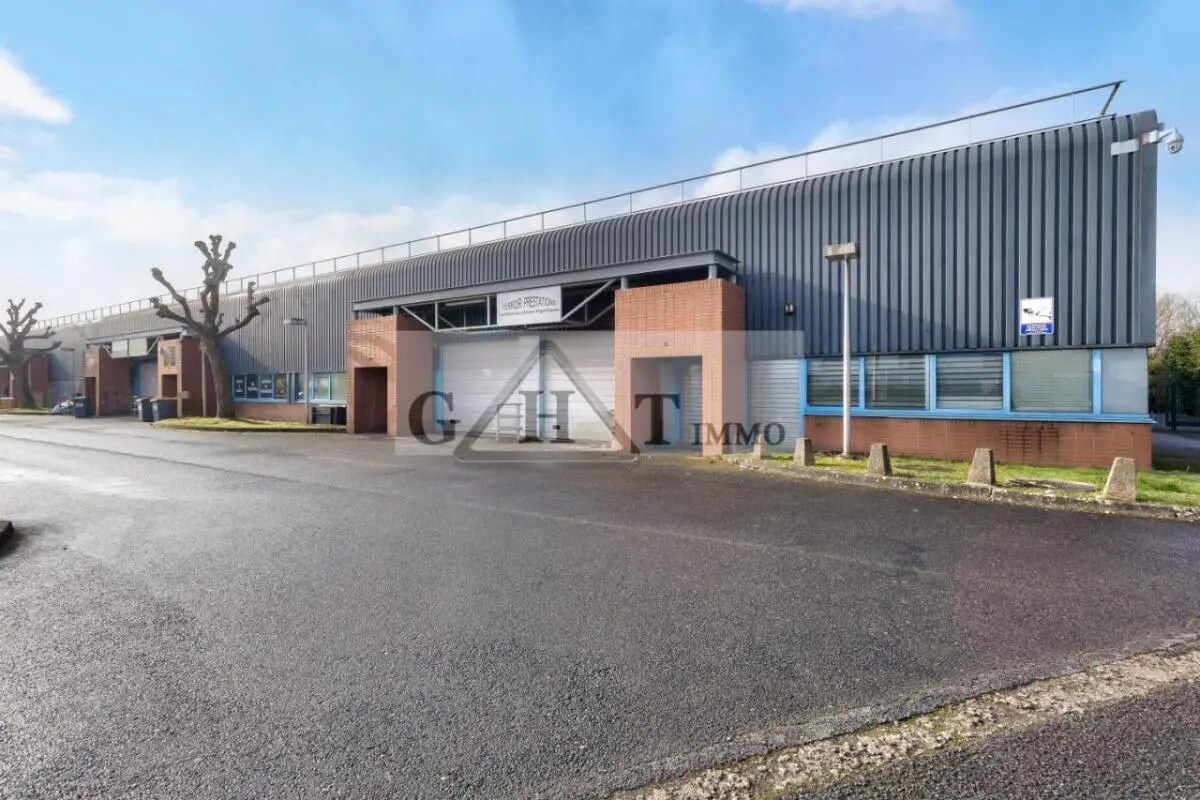 Office in Villepinte to rent Building Photo- Image 1 of 5