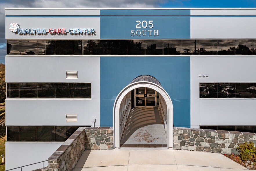 205 Grandview Ave, Camp Hill, PA to rent - Building Photo - Image 3 of 9