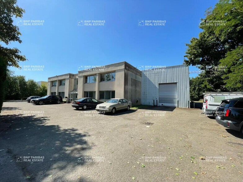 Industrial in Coignières for sale - Primary Photo - Image 2 of 25