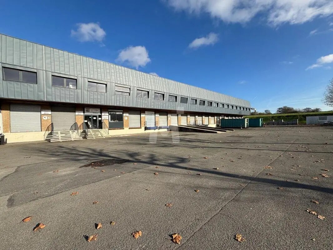 Light Industrial in Villejust to rent Building Photo- Image 1 of 10