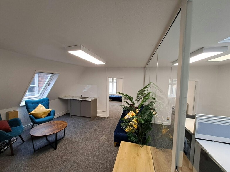 5 High Street, Windsor to rent - Building Photo - Image 3 of 14