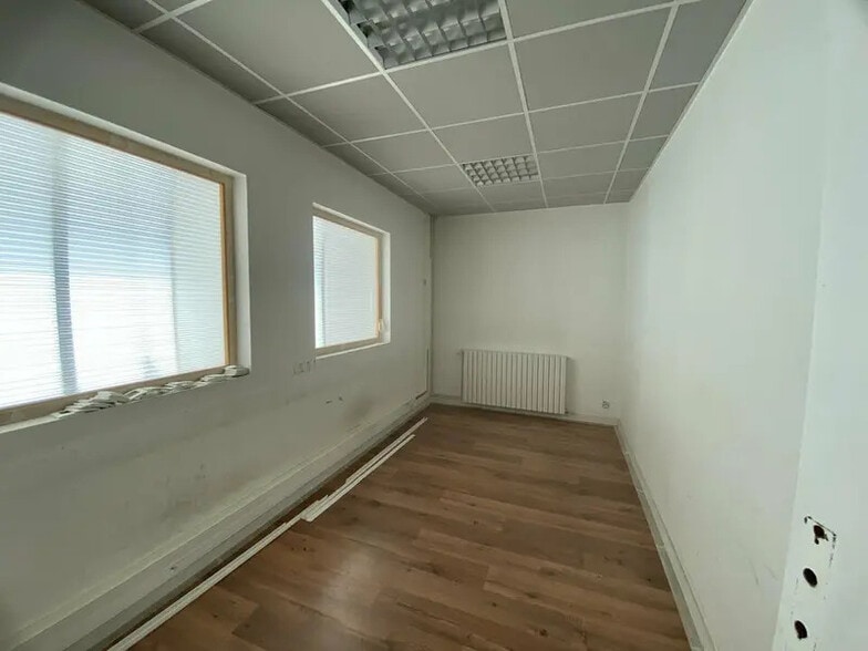 Office in Rillieux-la-Pape to rent - Interior Photo - Image 3 of 8