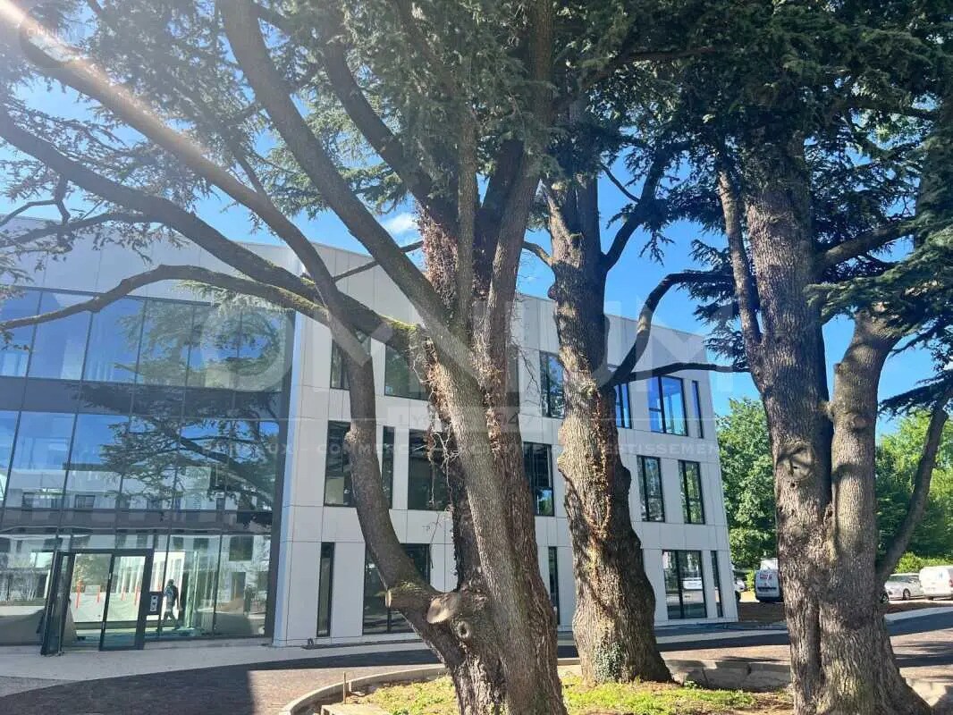 Office in Limonest to rent Building Photo- Image 1 of 16