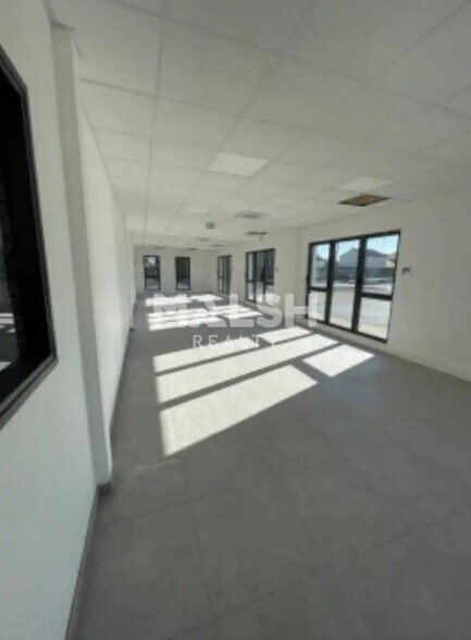 Light Industrial in Décines-Charpieu to rent - Interior Photo - Image 3 of 9