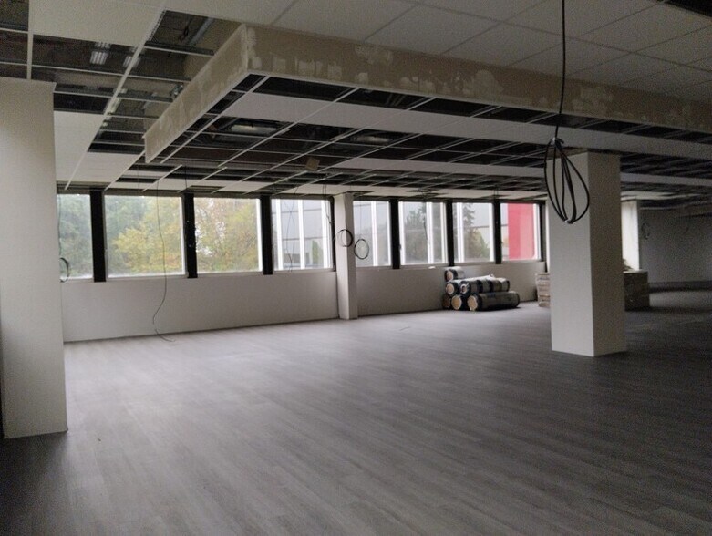 Office in Labège to rent - Interior Photo - Image 1 of 9