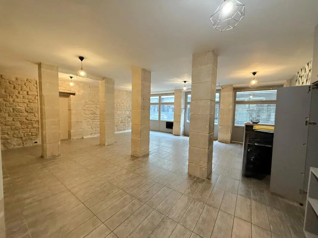 Location Commerce 87 m² - Photo 1