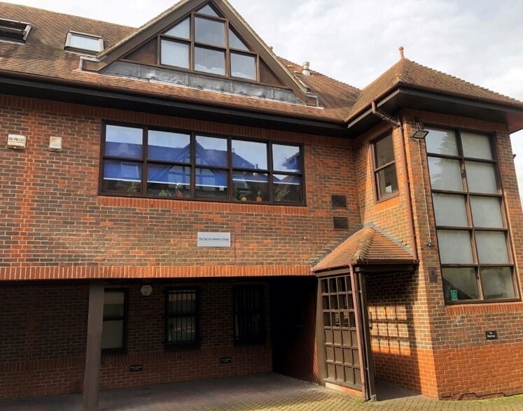 The Wilderness, Berkhamsted to rent - Building Photo - Image 3 of 7