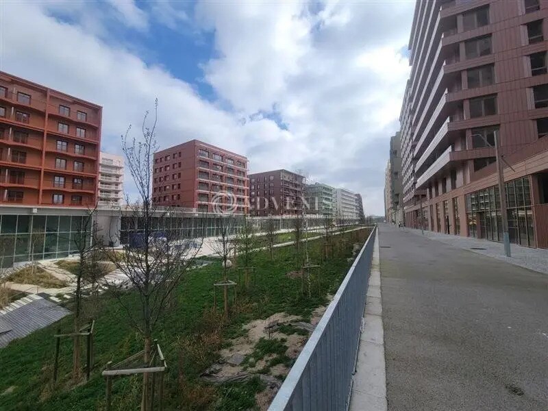 Retail in Saint-Ouen-sur-Seine to rent Building Photo- Image 1 of 9