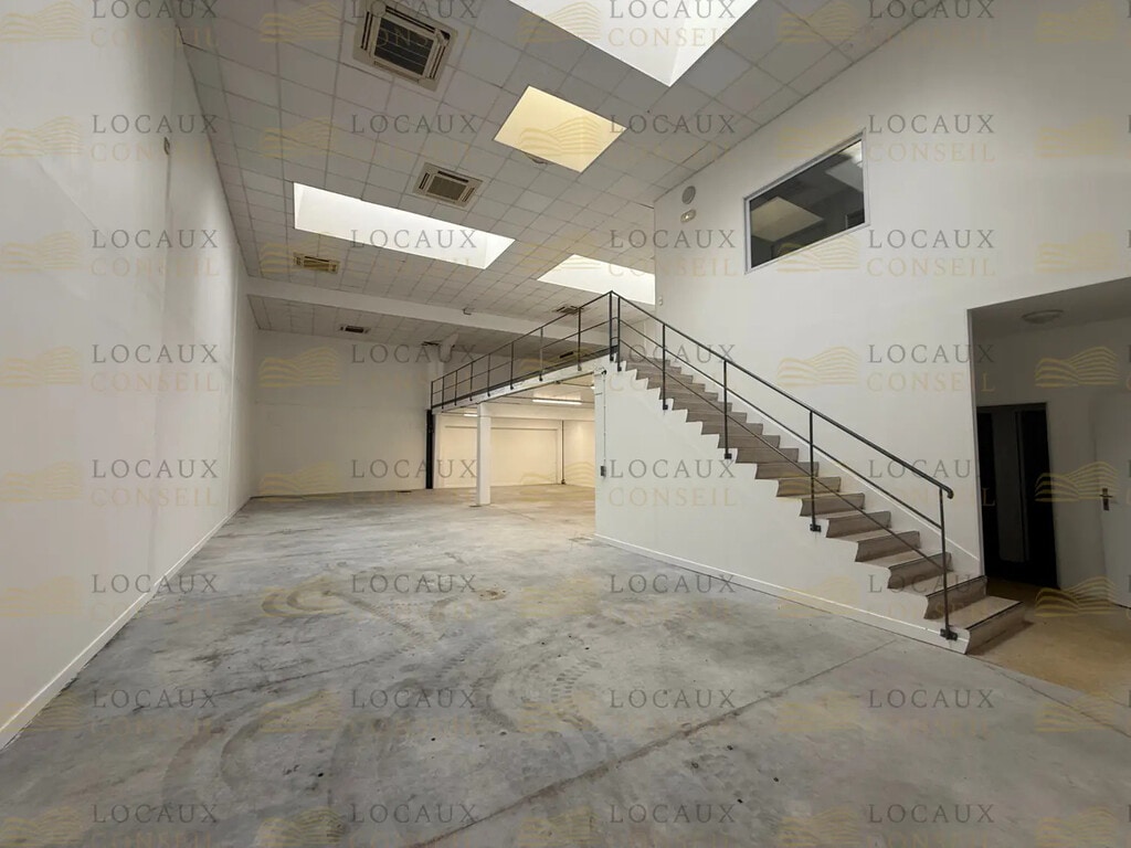 Location Local d'activités 410 m² - Photo 1