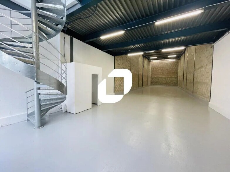 Light Industrial in Noisy-le-Grand to rent - Interior Photo - Image 3 of 5