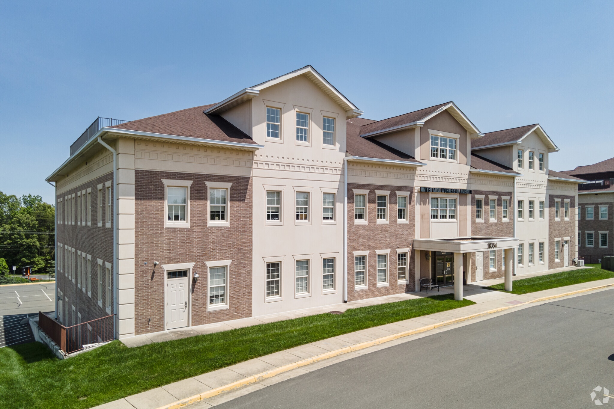 18354 Quantico Gateway Dr, Triangle, VA to rent Primary Photo- Image 1 of 10