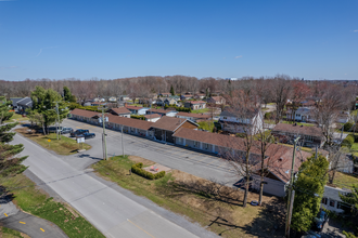 120 Ch du Golf E, St-Charles-Borromée, QC for sale Primary Photo- Image 1 of 15