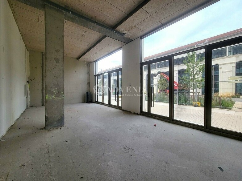 Retail in Saint-Denis to rent - Interior Photo - Image 3 of 5