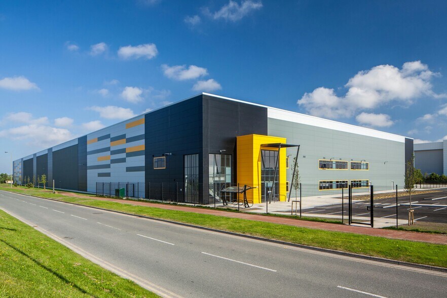 Liverpool International Business Park, Liverpool to rent - Building Photo - Image 1 of 8