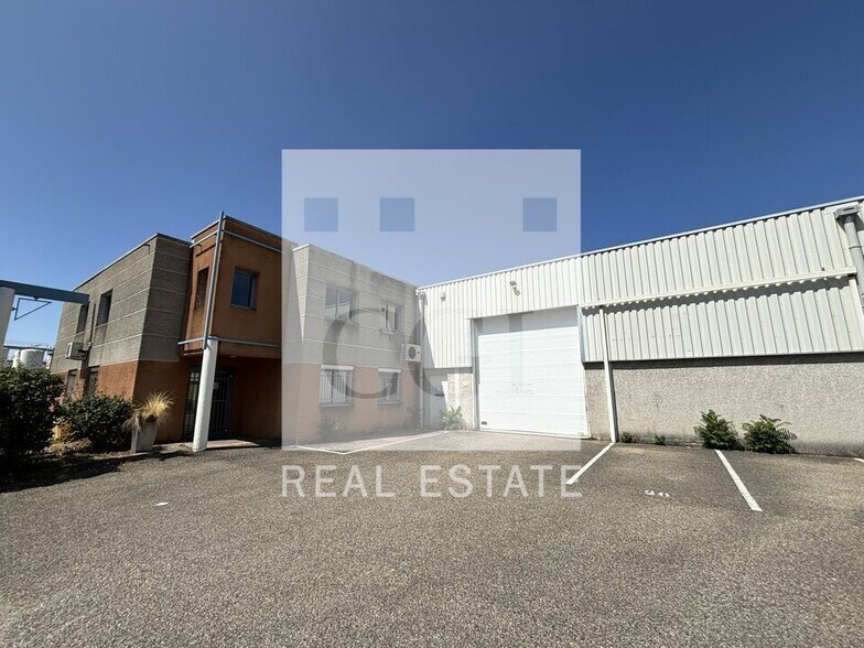 Light Industrial in Chassieu to rent - Building Photo - Image 1 of 22