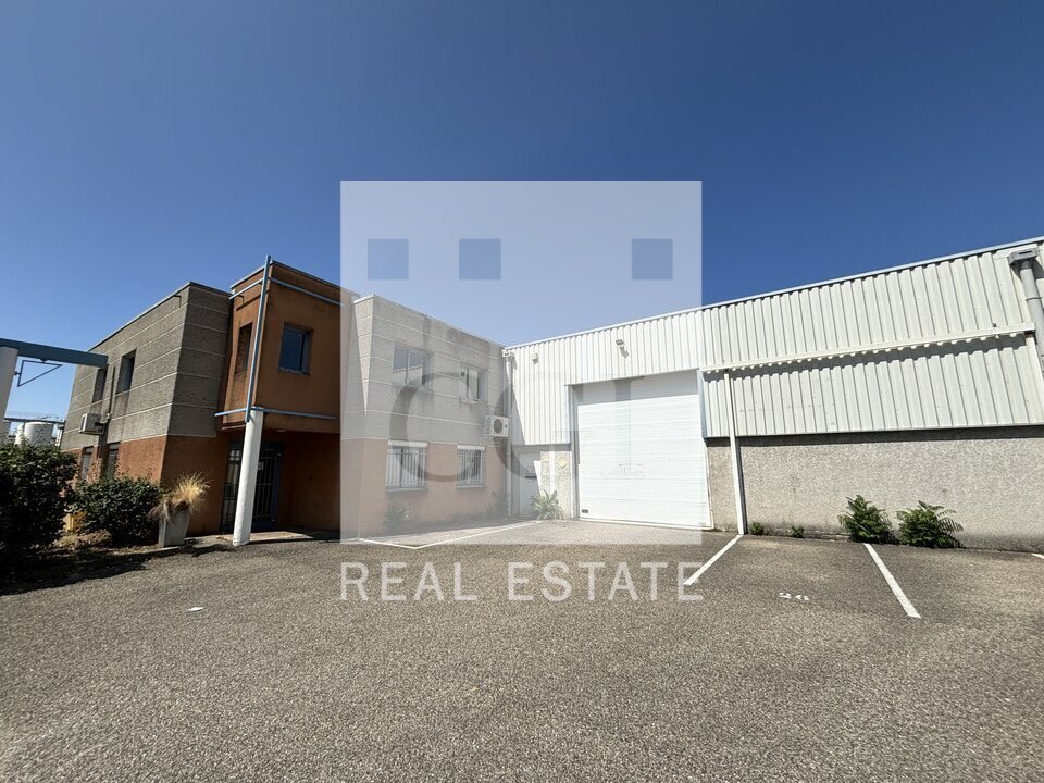 Light Industrial in Chassieu to rent Building Photo- Image 1 of 23