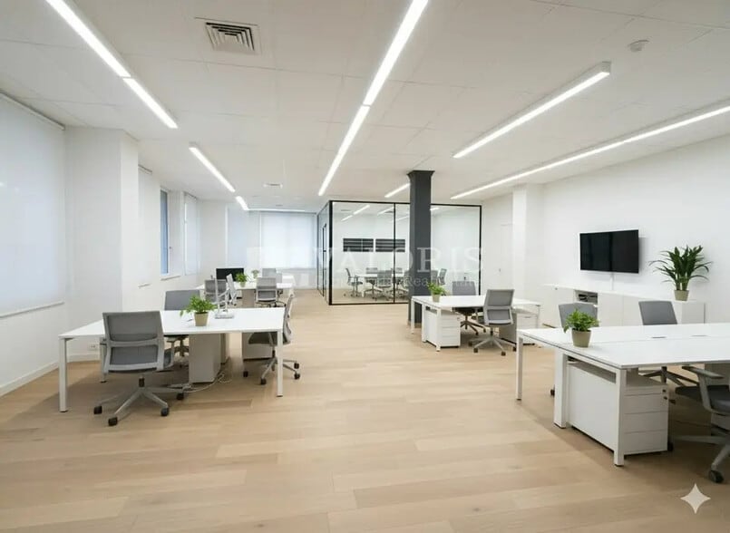 Retail in Lyon for sale - Interior Photo - Image 2 of 7