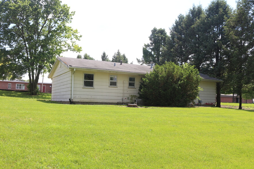 1500 W Walnut St, Jacksonville, IL for sale - Building Photo - Image 3 of 28