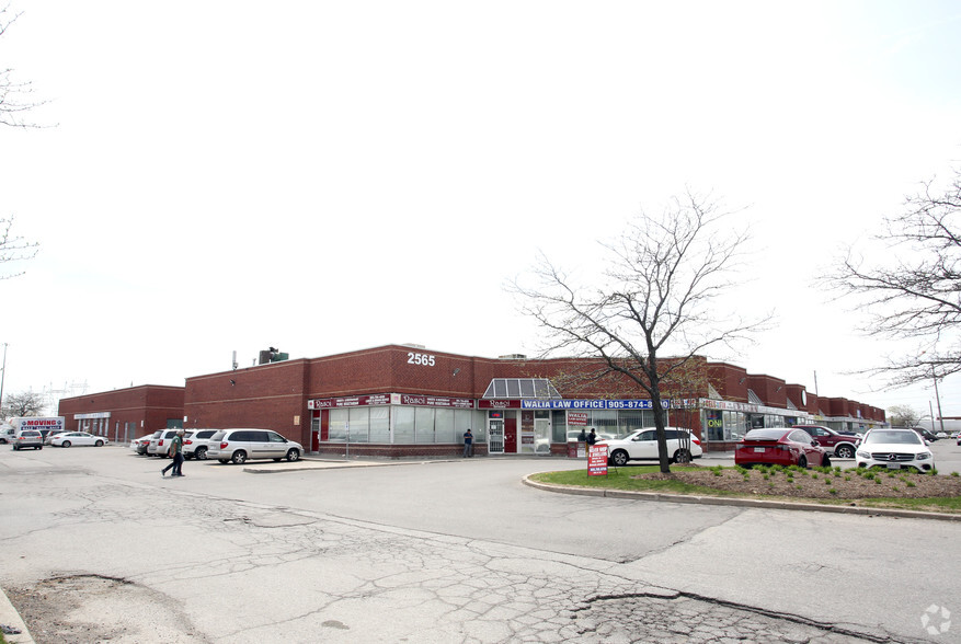 2565 Steeles Ave E, Brampton, ON for sale - Building Photo - Image 3 of 9