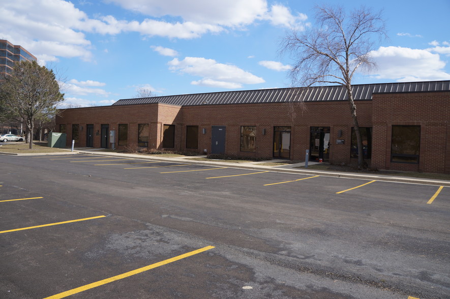 5999 New Wilke Rd, Rolling Meadows, IL for rent - Building Photo - Image 3 of 5