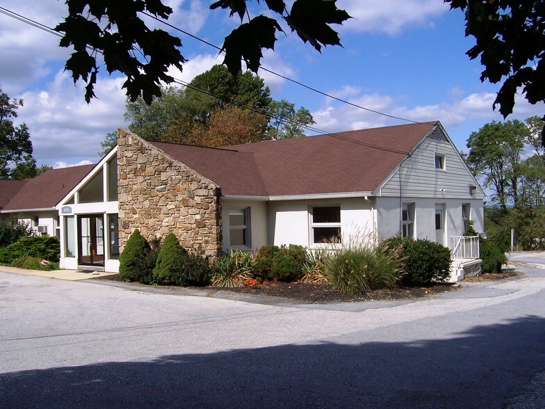 1691 Horse Shoe Pike, Glenmoore, PA for rent - Primary Photo - Image 1 of 6