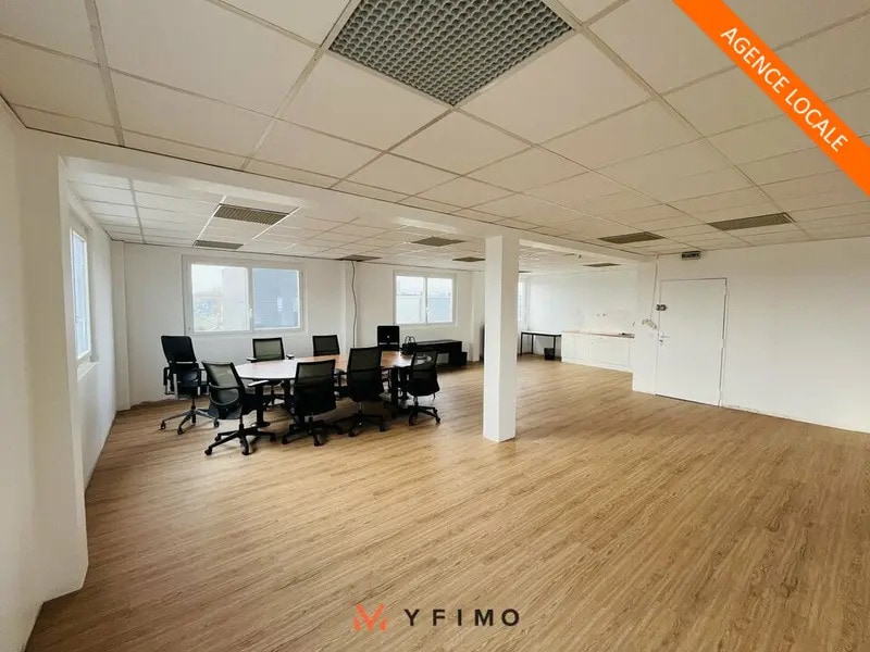 Office in Buc to rent Interior Photo- Image 1 of 5