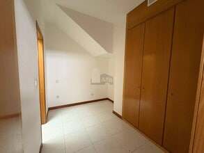 Retail in Madrid, Madrid to rent Interior Photo- Image 2 of 4