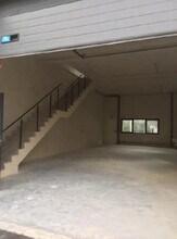 Light Industrial in Neuville-sur-Saône to rent Interior Photo- Image 2 of 5