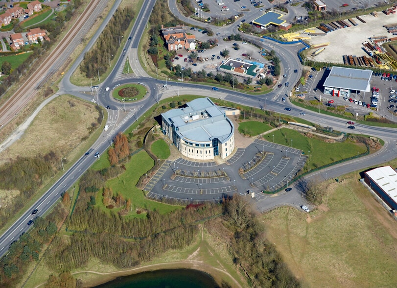 Lake View, Scarborough to rent - Aerial - Image 2 of 3
