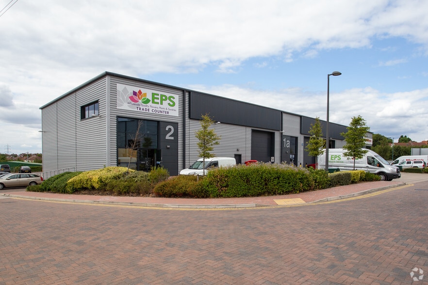 2 Tradeway Sutton Kimpton Rd, Sutton to rent - Building Photo - Image 3 of 6