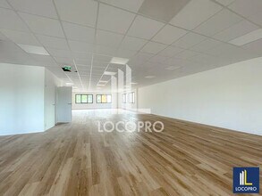 480 Route De Berre, Éguilles for sale Interior Photo- Image 1 of 6