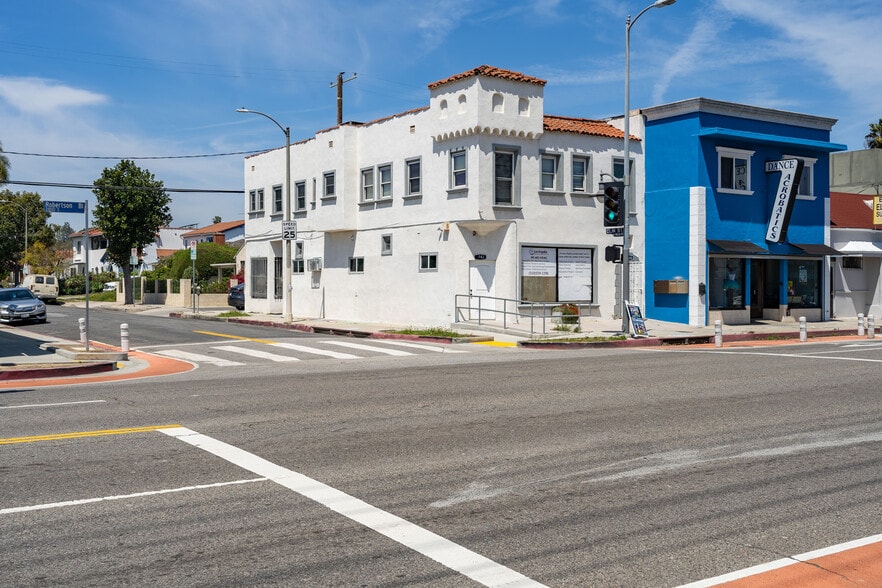 2741-2743 S Robertson Blvd, Los Angeles, CA to rent - Building Photo - Image 2 of 21