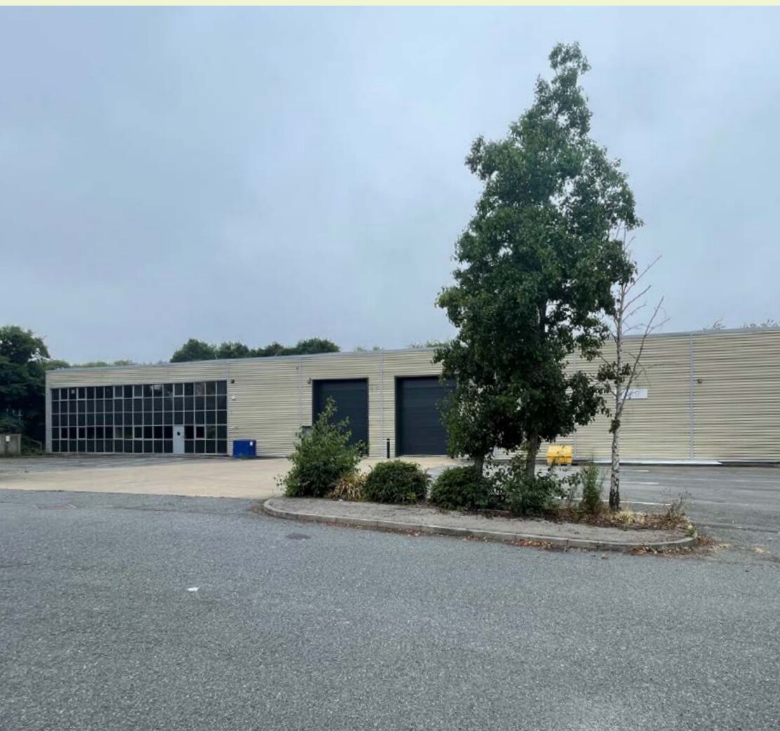 Foster Rd, Sevington to rent Building Photo- Image 1 of 2