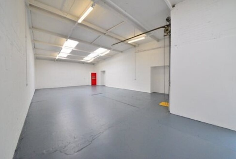 Fortune Way, London for rent - Interior Photo - Image 2 of 3