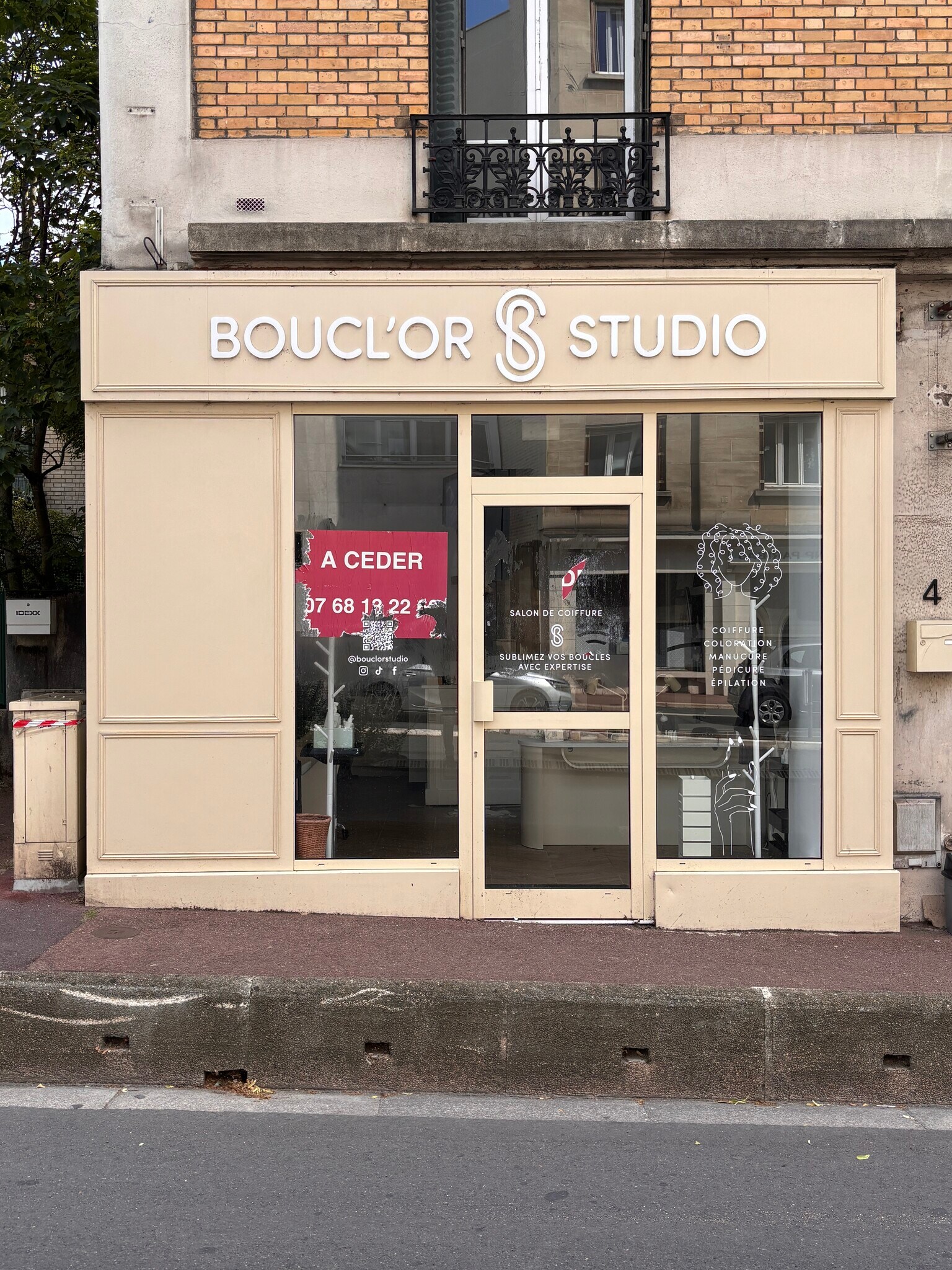 Retail in Vanves to rent Building Photo- Image 1 of 19
