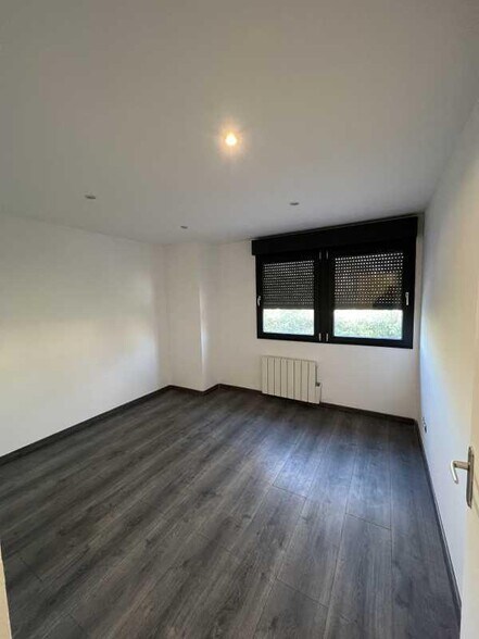 Office in Garges-lès-Gonesse to rent - Building Photo - Image 2 of 4