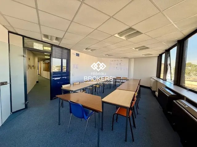 Office in Argenteuil to rent - Interior Photo - Image 2 of 2