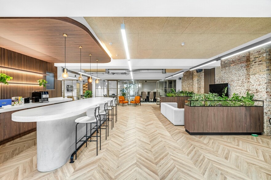 12 Roger St, London to rent - Building Photo - Image 3 of 8