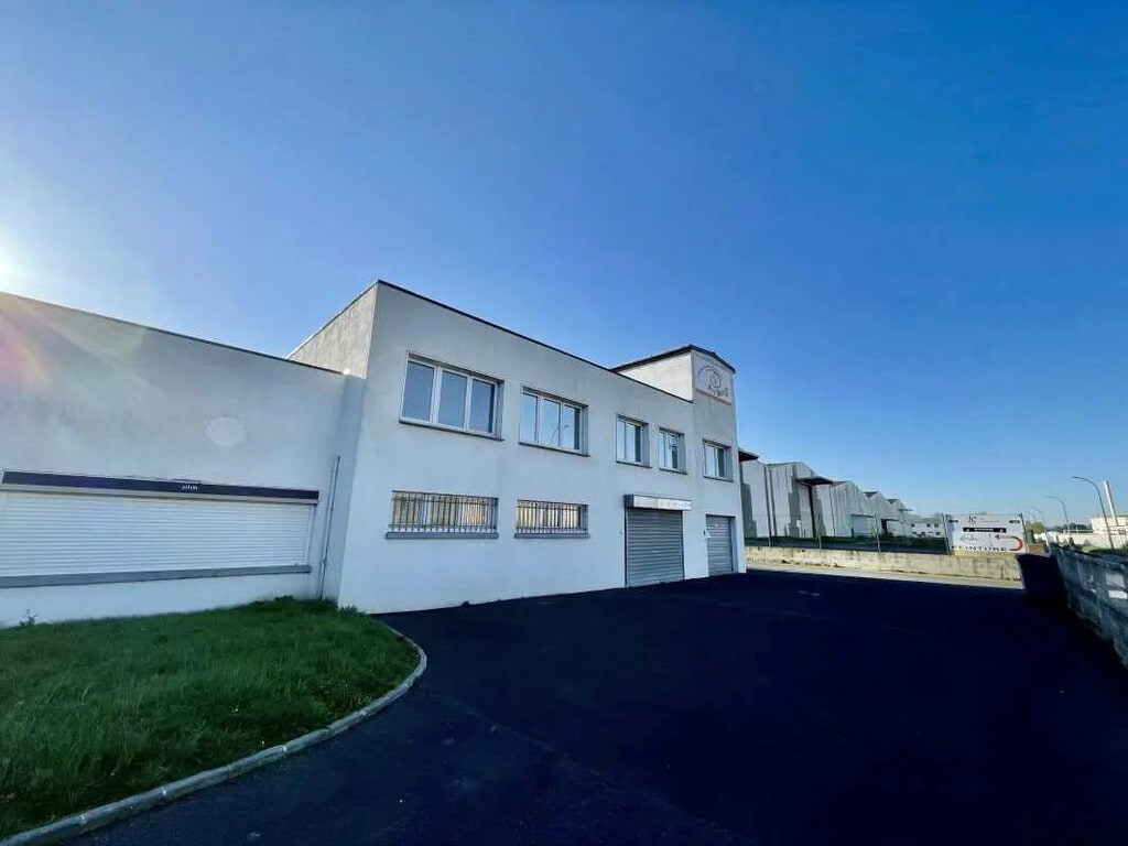 Location Bureaux 170 m² - Photo 1