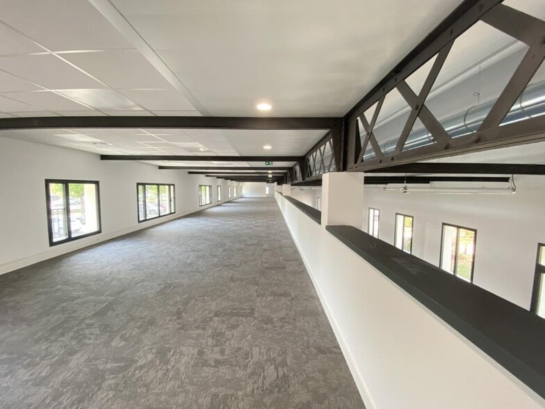Light Industrial in Vénissieux to rent - Building Photo - Image 3 of 9